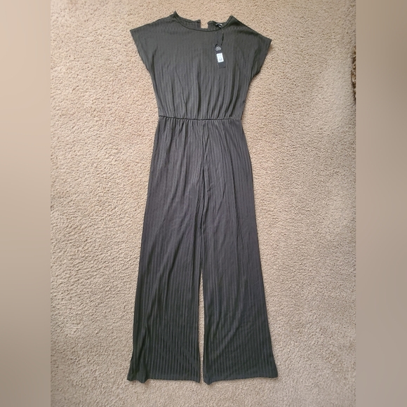 Fashion Nova Green Jumpsuit - Picture 2 of 4